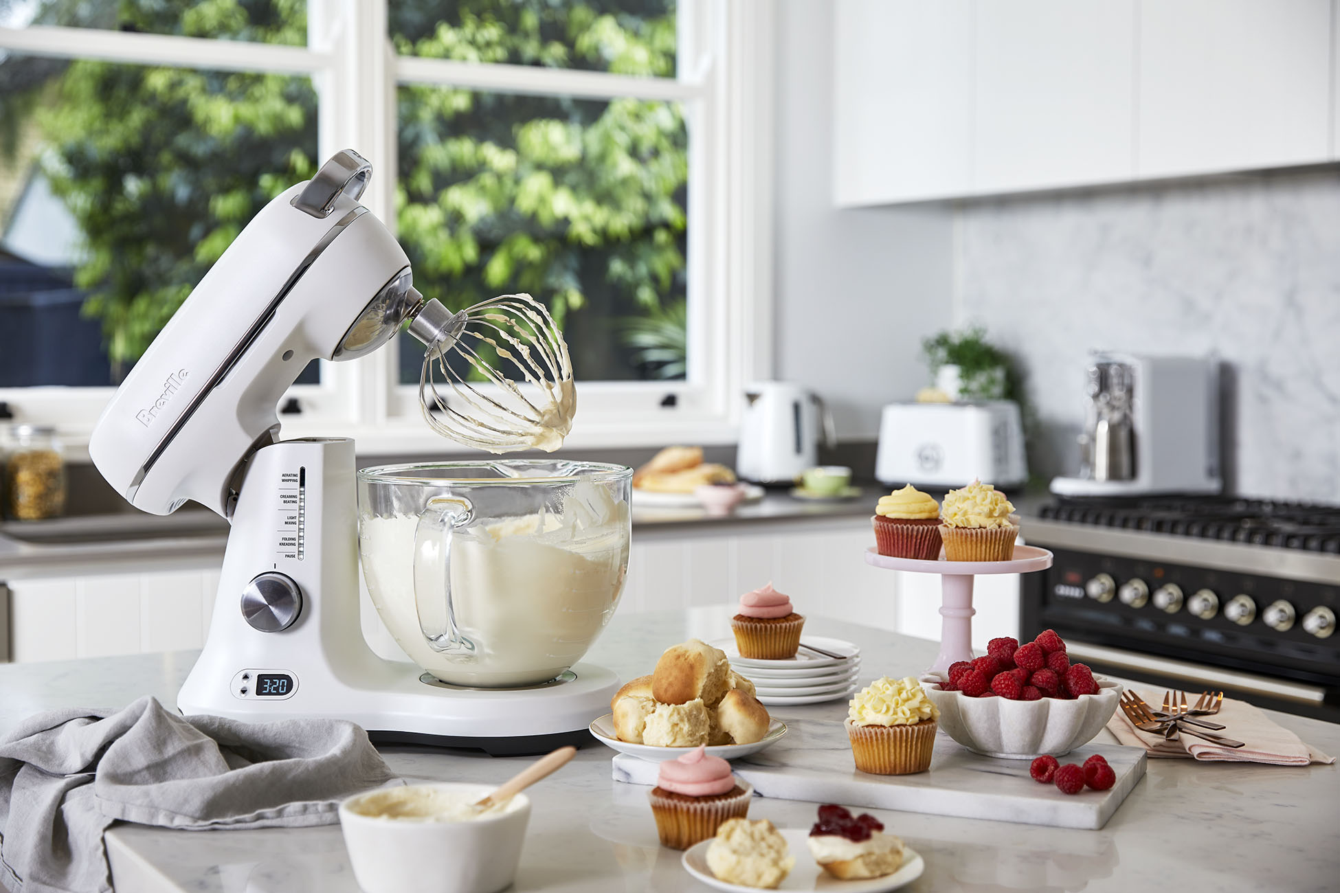 BEM825_Breville_Lifestyle_1.jpg