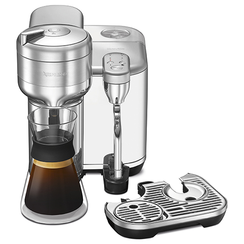 Demonstration of travel mug brewing