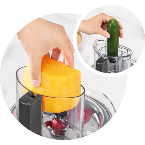 The 2-in-1 wide feed chute has been designed to accommodate different shapes and sizes for easy and fast preparation